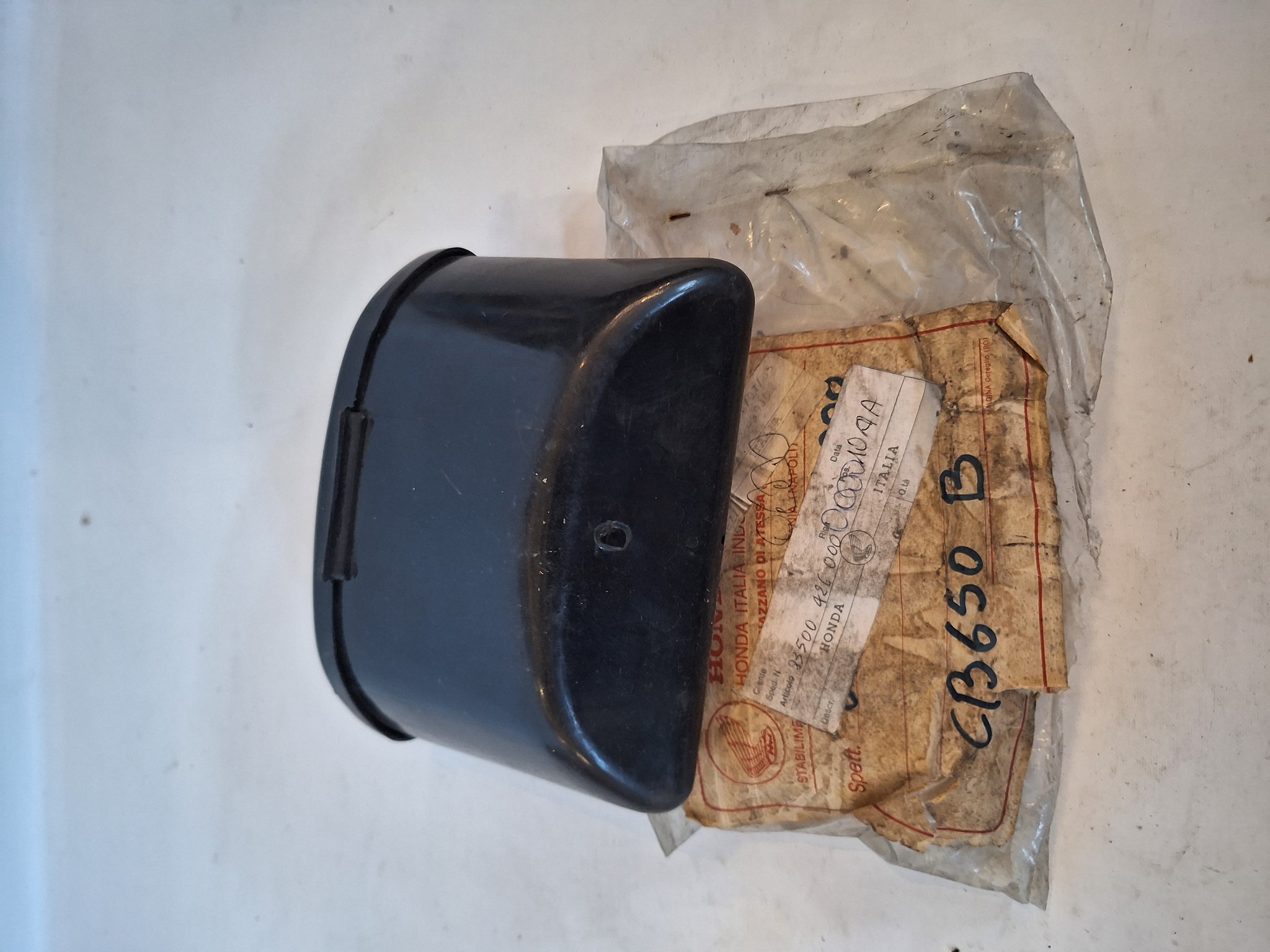 Picture of WERKZEUGKASTEN  83500-426-000  CB 650